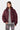 Blouson Eschott Bordeaux à capuche porté de face par une mannequin femme, écusson cœur brodé et poche zippée