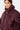 Blouson Eschott Bordeaux, zoom sur l'écusson cœur brodé, le patch rose et la fermeture zippée