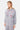 Sweat à capuche Evy Gris Chiné porté de trois quarts par une mannequin femme, cœurs smiley roses et rouges, cordons tressés