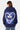 Sweat à capuche Evy Bleu Marine porté de dos par une mannequin femme, grand cœur blanc et inscriptions Love Amor bleues