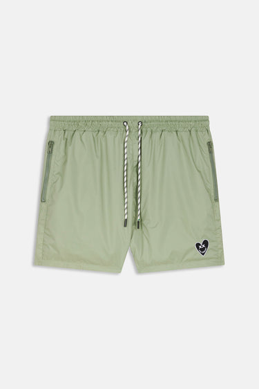 Maillot de bain Nibby Kaki de face à plat, vert sauge, cordon rayé, poches zippées et petit coeur noir brodé