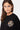 T-shirt Jared Noir porté par une mannequin femme, gros plan sur la fleur de lys multicolore brodée sur la poitrine