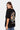 T-shirt Jared Noir porté de dos par une mannequin femme, grande fleur de lys multicolore à flammes et inscription New York
