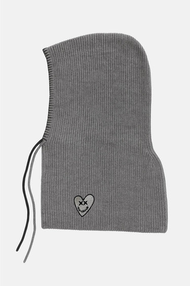 Accessoire Fanette Gris, cagoule en maille côtelée grise à plat, cordon noir et cœur smiley brodé