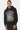 Sweat à capuche Fanta Noir porté par un homme, vue de face, toile d'araignée blanche sur la poitrine