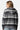 Sweat zippé à capuche Japo Gris Chiné en maille rayée gris et blanc, vu de dos sur une femme, jean clair