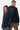 T-shirt Farah Noir Délavé à manches longues porté par une femme de face et un homme de dos, grand cœur ornemental