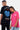 T-shirt Feremy Rose porté par une femme de face, à côté d'un homme de dos en version noire, cœur dans le dos