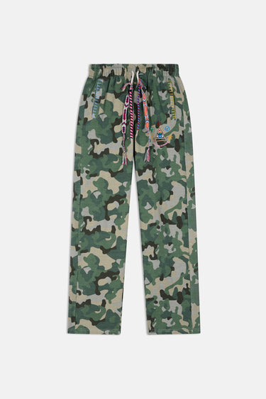 Pantalon Fiby Camouflage à plat, vue de face, taille élastique, cordons multicolores et petit écusson sur la hanche