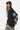 Sweat col rond Fifty Noir porté par une mannequin femme de trois quarts, lettrages bleu ciel sur la manche, casquette noire