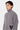 Cardigan zippé Finlande Gris porté par un mannequin homme de trois quarts, col montant, poche avec cœur noir
