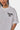 T-shirt Flaris Blanc, zoom sur l'inscription noire l'amour win sur la poitrine et l'encolure, porté par une mannequin