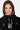 Cagoule et mitaines en maille Fraise Noir portées par une femme souriante, mains jointes sous le menton
