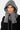 Cagoule et mitaines en maille Fraise Gris portées par une femme, regard de face, pull noir