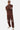Sweat à capuche Fresh Marron porté par un homme en pied, casquette léopard, jogging assorti brodé aux genoux