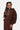 Sweat à capuche Fresh Marron porté par une femme, de face, cordons écrus, poche kangourou et trèfle sur la manche