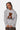 Sweat à capuche Fun Gris Chiné porté par une femme aux nattes, de face, ours brodé et pantalon léopard
