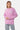 Pull Jedmo Rose porté par une mannequin femme, de face, coeur blanc à croix roses sur la poitrine, jean clair