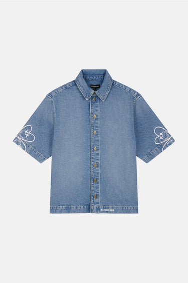 Chemise en jean Jemy Bleu Jean à manches courtes, à plat, vue de face, boutons métal et coeurs brodés aux manches