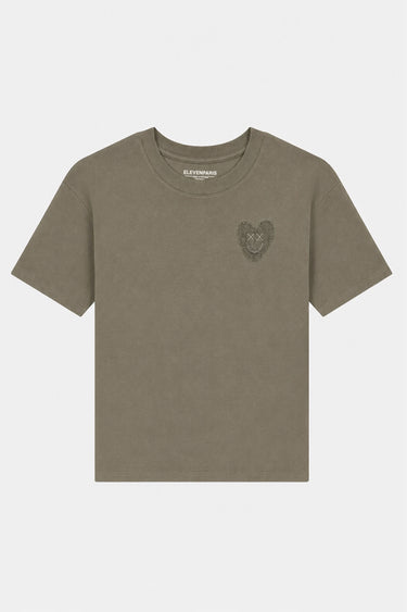 T-shirt Jerusalema Kaki à plat, vue de face, petit coeur brodé sur la poitrine et étiquette Eleven Paris