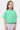 T-shirt Jilona Vert court porté par une fille, vue de face, trois cœurs à croix rose, blanc et rouge sur la poitrine