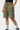 Short cargo Jolan Kaki en gros plan porté par une mannequin femme, top noir, poches cargo et fleurs colorées