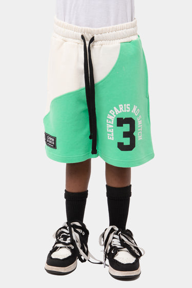 Short Jorick Vert et écru en gros plan de face, cordon noir, numéro 3 noir et inscription blanche Elevenparis No Snitch