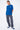 T-shirt Lys Bleu délavé porté par une mannequin femme avec pantalon cargo gris et baskets bleues, vue de face en pied