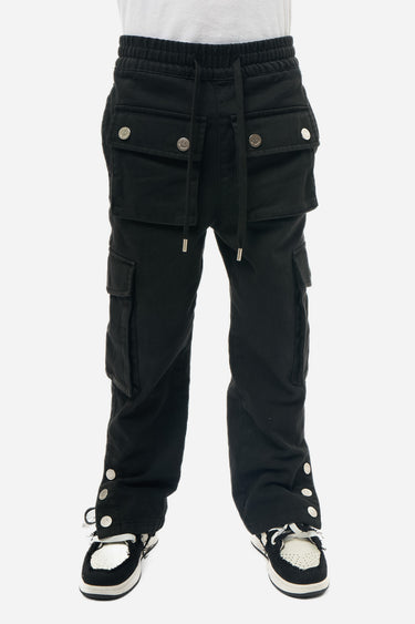 Pantalon cargo Pafran Noir délavé, vue de face, poches à rabat boutonnées, cordon et bas à pressions métalliques