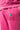 Jogging Paradis Rose délavé, zoom sur le logo ELEVEN PARIS bordeaux à coeur turquoise sur la cuisse