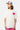 T-shirt Parma Écru porté par un mannequin homme en casquette, coeur fuchsia souriant sur la poitrine, short rose