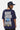 T-shirt Parma Bleu Marine vu de dos sur une mannequin en casquette, inscription blanche et coeur bleu souriant