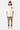 T-shirt Pinerolo Écru porté par un mannequin homme avec short cargo kaki, vue de face en pied, coeur violet et rose