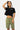 Short cargo Piranha Kaki porté par une mannequin femme avec t-shirt court noir New York, plan à la taille de face