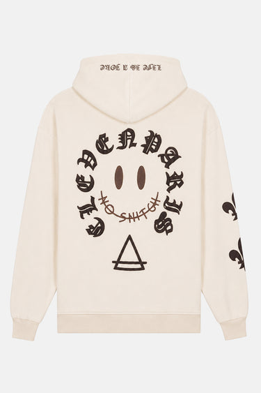 Sweat à capuche Poncho Écru de dos à plat, grand smiley No Snitch marron cerclé de lettres gothiques, fond blanc