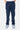 Pantalon cargo Suede Denim Bleu Foncé porté de face, poches à rabat et cordon, baskets bleu clair