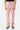 Pantalon cargo Suede Rose porté de face, deux poches à rabat à pressions et boutons-pressions aux chevilles