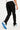 Pantalon cargo Suede blk noir porté de dos et de profil par un mannequin homme, baskets bleues et blanches