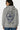 Sweat zippé à capuche Taiwan Gris Chiné porté vu de dos par une mannequin, grand coeur bleu et graffitis