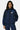 Veste zippée Taren Bleu Marine portée de face par une mannequin femme, fleurs de lys bleue et blanche