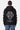 Gilet zippé à capuche Tasmanie Noir en maille porté par un homme, de dos, grand motif croix et inscription Los Angeles