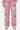 Jogging Tilman Rose porté de face, fleurs de lys violettes et blanches sur les jambes, cordon de serrage