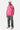 Sweat à capuche zippé Toscana Rose en look complet porté par un mannequin homme, casquette écrue et jean gris à fleurs de lys