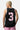 Débardeur de basket Junior Noir en maille porté de dos par un mannequin homme, grand numéro 3 rose, liseré rose