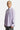 Chemise Juvaris Lilas rayée portée de trois quarts par un mannequin homme, poche à broderie bleue, étiquette noire au poignet