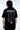 T-shirt Next Noir vu de dos, porté par un homme, liste Karaoke Option No Snitch en lettres blanches et coeur rose