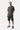 Short Ninon Gris porté par un mannequin homme avec le t-shirt assorti, vue de face en pied, chaussettes blanches