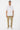 Pantalon cargo Suede Beige porté en pied par un mannequin homme avec t-shirt blanc imprimé