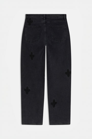 Pantalon Beleo Noir délavé à plat, vu de dos, poches arrière et fleurs de lys brodées ton sur ton