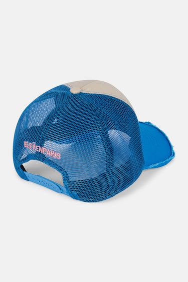 Casquette trucker Evander Bleu Clair vue de dos, filet bleu azur et inscription Eleven Paris rose
